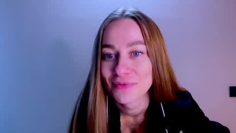 Snapshot of sweet_mia_91 chatting on 10.15.25 Mia online show from 10.15.25