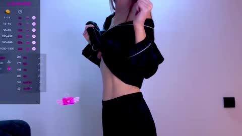 Snapshot of sweet_mia_91 chatting on 11.26.25 Mia online show from 11.26.25