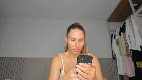 Snapshot of sweet_miss381 chatting on 03.08.26 Sofi online show from 03.08.26