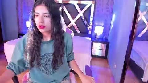 Snapshot of sweet_musee chatting on 10.01.25 Sweet musee online show from 10.01.25