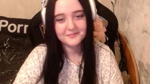 Snapshot of sweet_my_dream chatting on 10.16.25 sweet_my_dream online show from 10.16.25