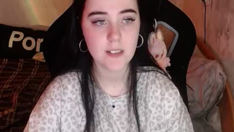 Snapshot of sweet_my_dream chatting on 11.18.25 sweet_my_dream online show from 11.18.25