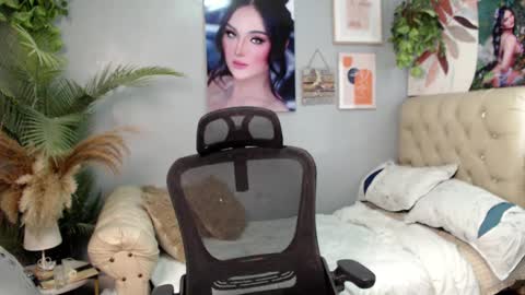 girlnamenicole online show from 01.05.25