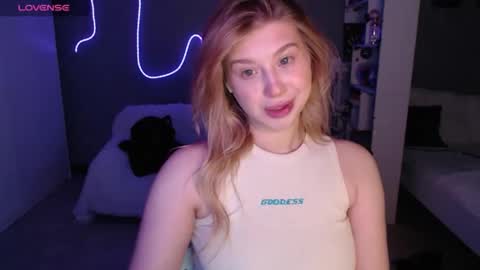 sweet_nicole_333 online show from 06.05.26