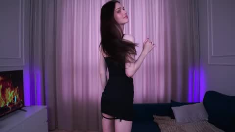 Snapshot of sweet_reverie chatting on 03.10.25 Vanessa online show from 03.10.25