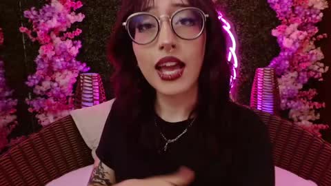 Roxanee online show from 04.21.26