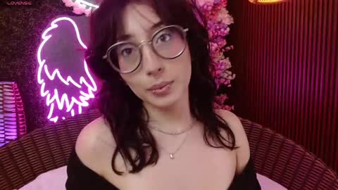 Roxanee online show from 04.25.26