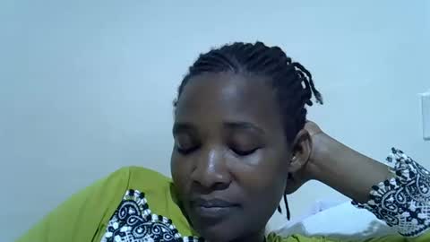 Snapshot of sweet_shari chatting on 10.30.25 Princess shari online show from 10.30.25