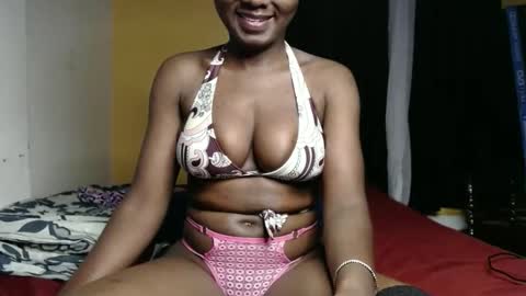 Snapshot of sweet_sherie chatting on 01.17.25 ellanah Tracie online show from 01.17.25