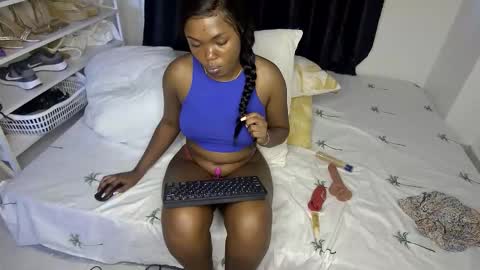 Snapshot of sweet_spoon chatting on 11.21.25 Nina online show from 11.21.25