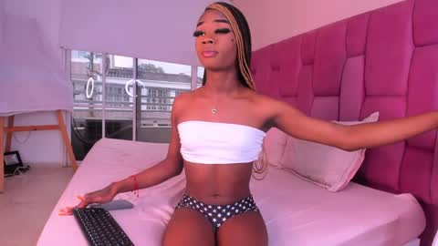 Snapshot of sweet_stacie chatting on 02.05.25 sweet_stacie online show from 02.05.25