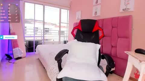 Snapshot of sweet_stacie chatting on 10.18.25 sweet_stacie online show from 10.18.25