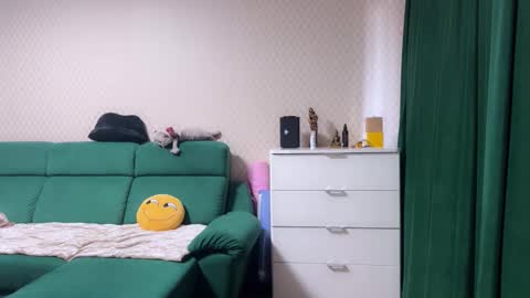 Snapshot of sweet_strawberr chatting on 10.21.25 sweet_strawberr online show from 10.21.25