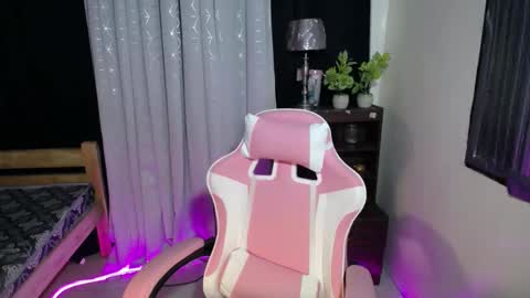 Snapshot of sweet_trishaxx chatting on 01.25.25 Trisha online show from 01.25.25