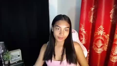 Snapshot of sweet_trishaxx chatting on 10.27.25 Trisha online show from 10.27.25