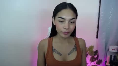 Snapshot of sweet_trishaxx chatting on 11.10.25 Trisha online show from 11.10.25