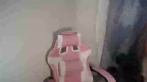 Snapshot of sweet_trishaxx chatting on 12.19.25 Trisha online show from 12.19.25