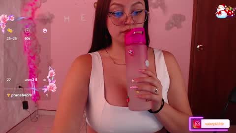 Snapshot of sweet_valery21 chatting on 12.24.24 valery online show from 12.24.24
