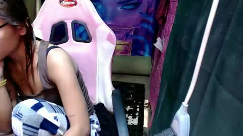 Snapshot of sweet_vina18 chatting on 02.19.26 sweet_vina18 online show from 02.19.26