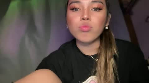 Snapshot of sweetalexa19 chatting on 12.15.25 alexa your one and only queen online show from 12.15.25