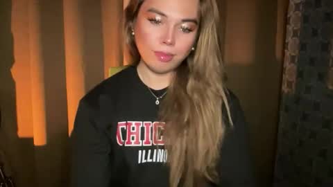 Snapshot of sweetalexa19 chatting on 03.11.26 alexa your one and only queen online show from 03.11.26