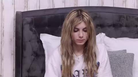 Snapshot of sweetanisia chatting on 09.15.25 Anisia online show from 09.15.25