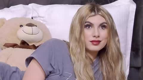 Snapshot of sweetanisia chatting on 09.25.25 Anisia online show from 09.25.25