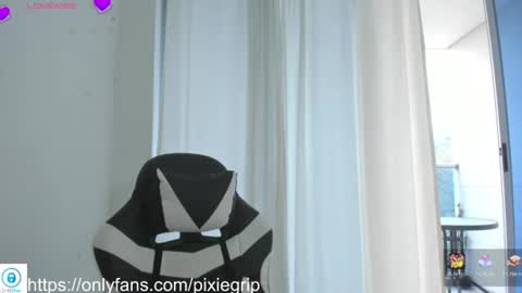 Snapshot of sweetaura0_0 chatting on 06.15.26 SweetAura0 0 online show from 06.15.26