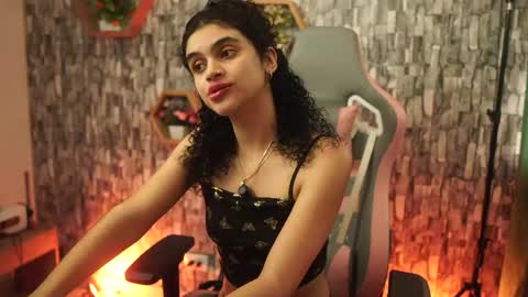 Salom independent model online show from 04.29.26