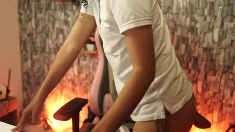 Salom independent model online show from 05.02.26