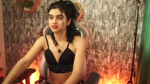 Salom independent model online show from 05.05.26