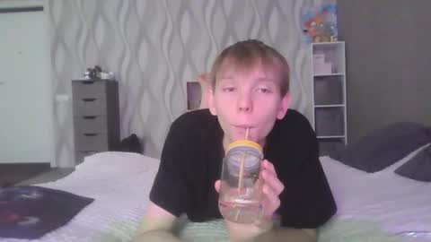 Snapshot of sweetboy7072007 chatting on 12.01.25 SweetyBoy online show from 12.01.25