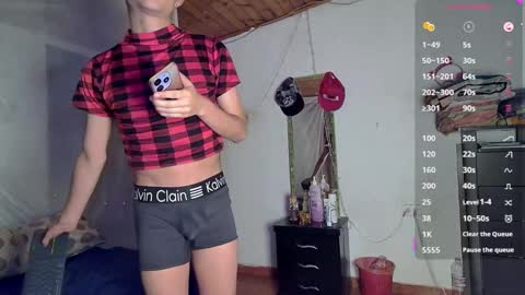 Snapshot of sweetc4meron chatting on 01.31.25 Cameron Alejandro online show from 01.31.25