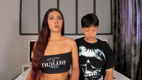 Eva Short hair girl  - Victoria Long red hair online show from 10.30.25