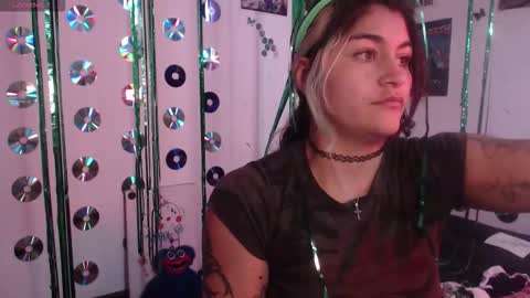 Snapshot of sweetdevil631 chatting on 09.29.25 Abril online show from 09.29.25