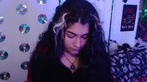 Snapshot of sweetdevil631 chatting on 10.08.25 Abril online show from 10.08.25