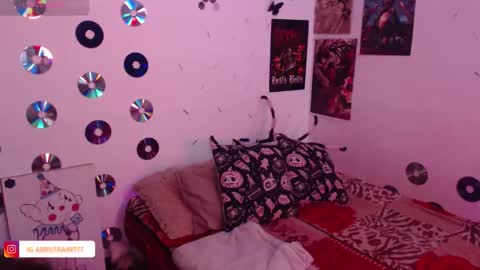 Snapshot of sweetdevil631 chatting on 10.15.25 Abril online show from 10.15.25