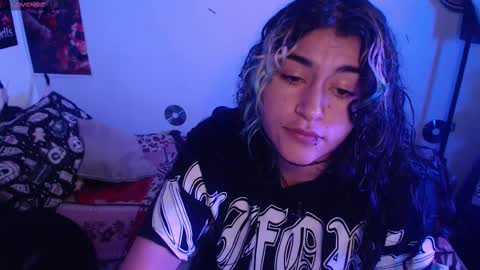 Snapshot of sweetdevil631 chatting on 10.17.25 Abril online show from 10.17.25