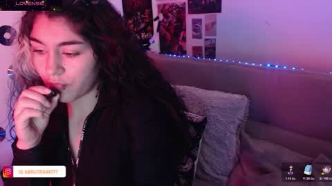 Snapshot of sweetdevil631 chatting on 10.23.25 Abril online show from 10.23.25