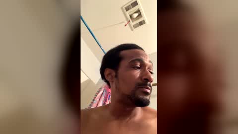 Snapshot of sweetdwillie2025 chatting on 12.19.25 sweetdwillie2025 online show from 12.19.25