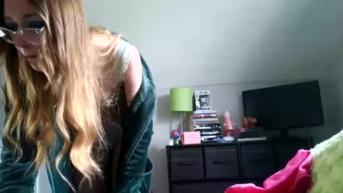Snapshot of sweetgirlls chatting on 05.22.26 sweetgirlls online show from 05.22.26