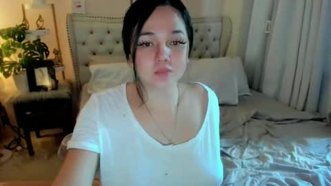 Snapshot of sweethoney369 chatting on 06.17.26 Layla online show from 06.17.26