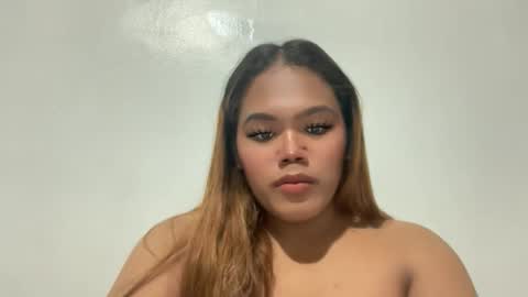 Snapshot of sweethot_bella chatting on 10.18.25 Bella online show from 10.18.25