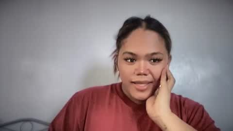 Snapshot of sweethot_bella chatting on 10.19.25 Bella online show from 10.19.25