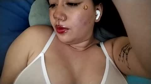 Snapshot of sweetie__annie chatting on 10.29.25 Ana Mara i cant Make noise My family is here online show from 10.29.25