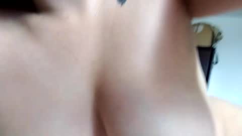 Snapshot of sweetie__annie chatting on 11.16.25 Ana Mara i cant Make noise My family is here online show from 11.16.25