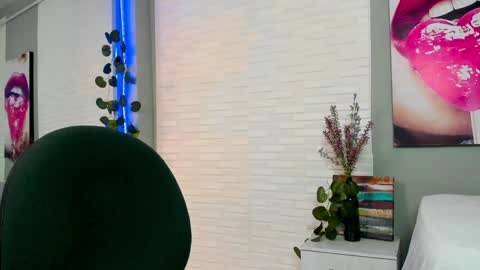 Snapshot of sweetieandjuiicy chatting on 01.22.25 Call me Nataly  online show from 01.22.25
