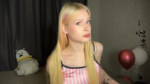 Snapshot of sweetielis chatting on 12.22.24 sweetie Lisa3 online show from 12.22.24