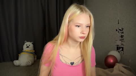 Snapshot of sweetielis chatting on 12.24.24 sweetie Lisa3 online show from 12.24.24