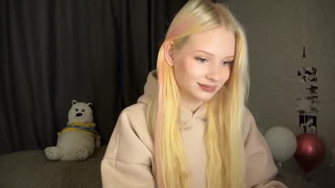 Snapshot of sweetielis chatting on 12.24.24 sweetie Lisa3 online show from 12.24.24